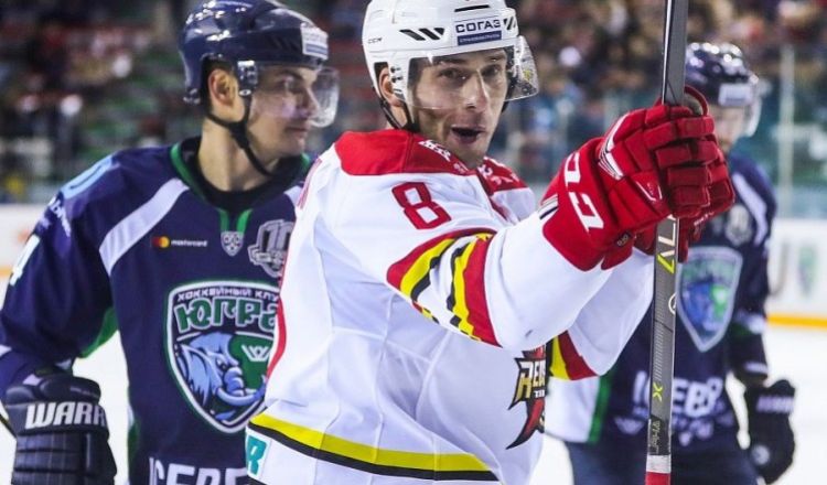 Setny gol Wolskiego w KHL pomógł jego drużynie rozpocząć sezon od wygranej (WIDEO)